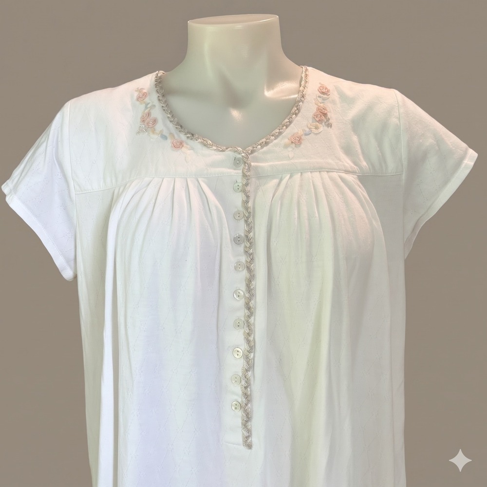 Vintage Eileen West Nightgown Embroidered Floral Small Cottagecore Tradwife Soft